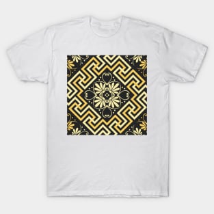 Seamless gold Greek ornament Meander T-Shirt